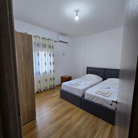 Brana Apartments Sarandë Exteriör bild