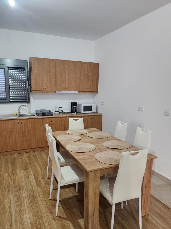 Brana Apartments Sarandë Exteriör bild