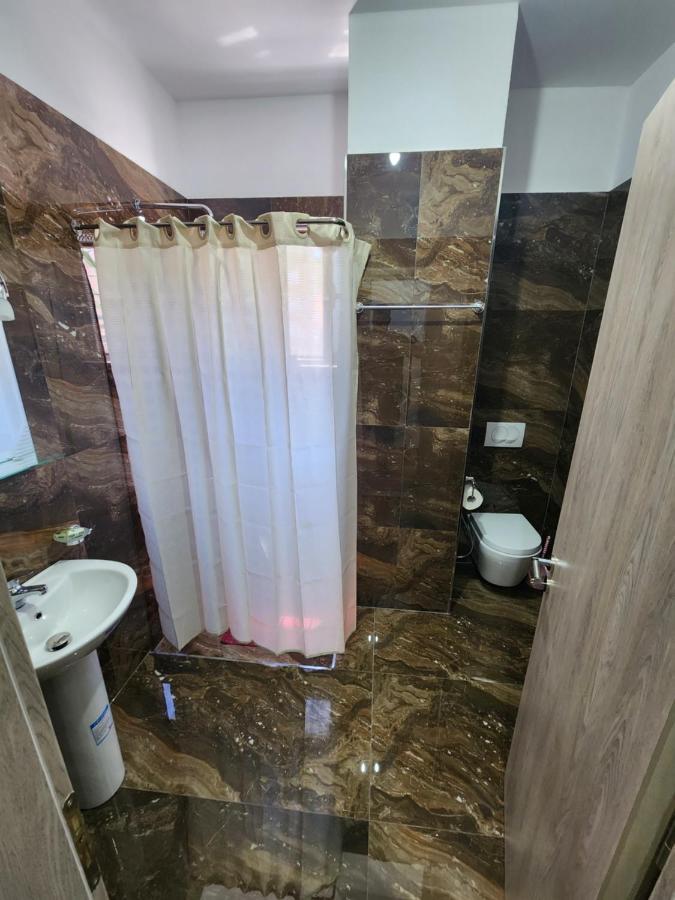Brana Apartments Sarandë Exteriör bild