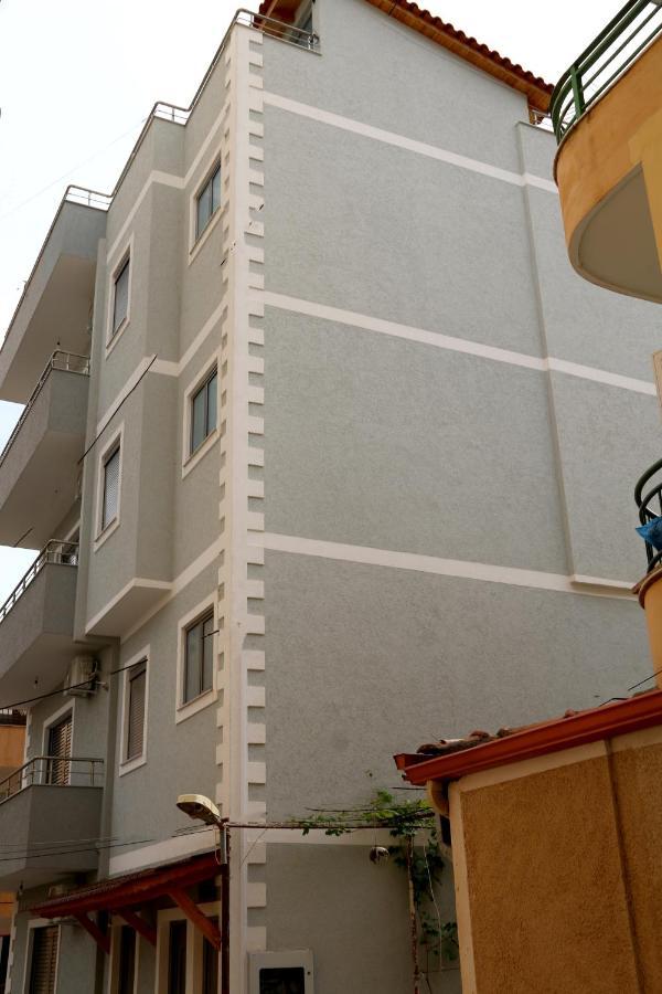 Brana Apartments Sarandë Exteriör bild