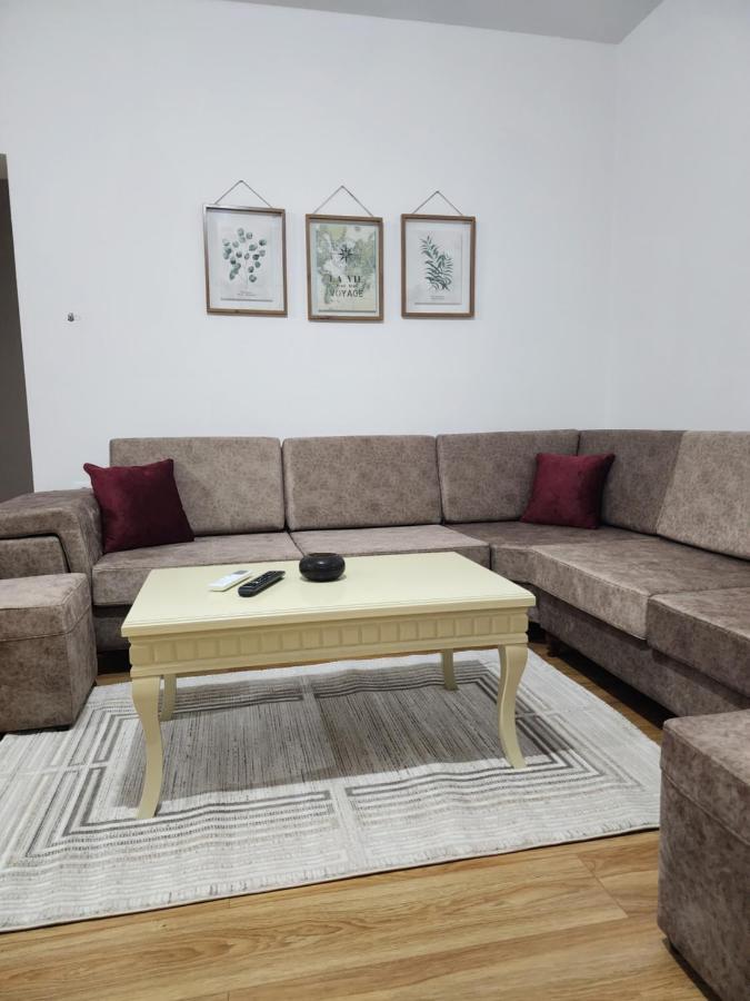 Brana Apartments Sarandë Exteriör bild
