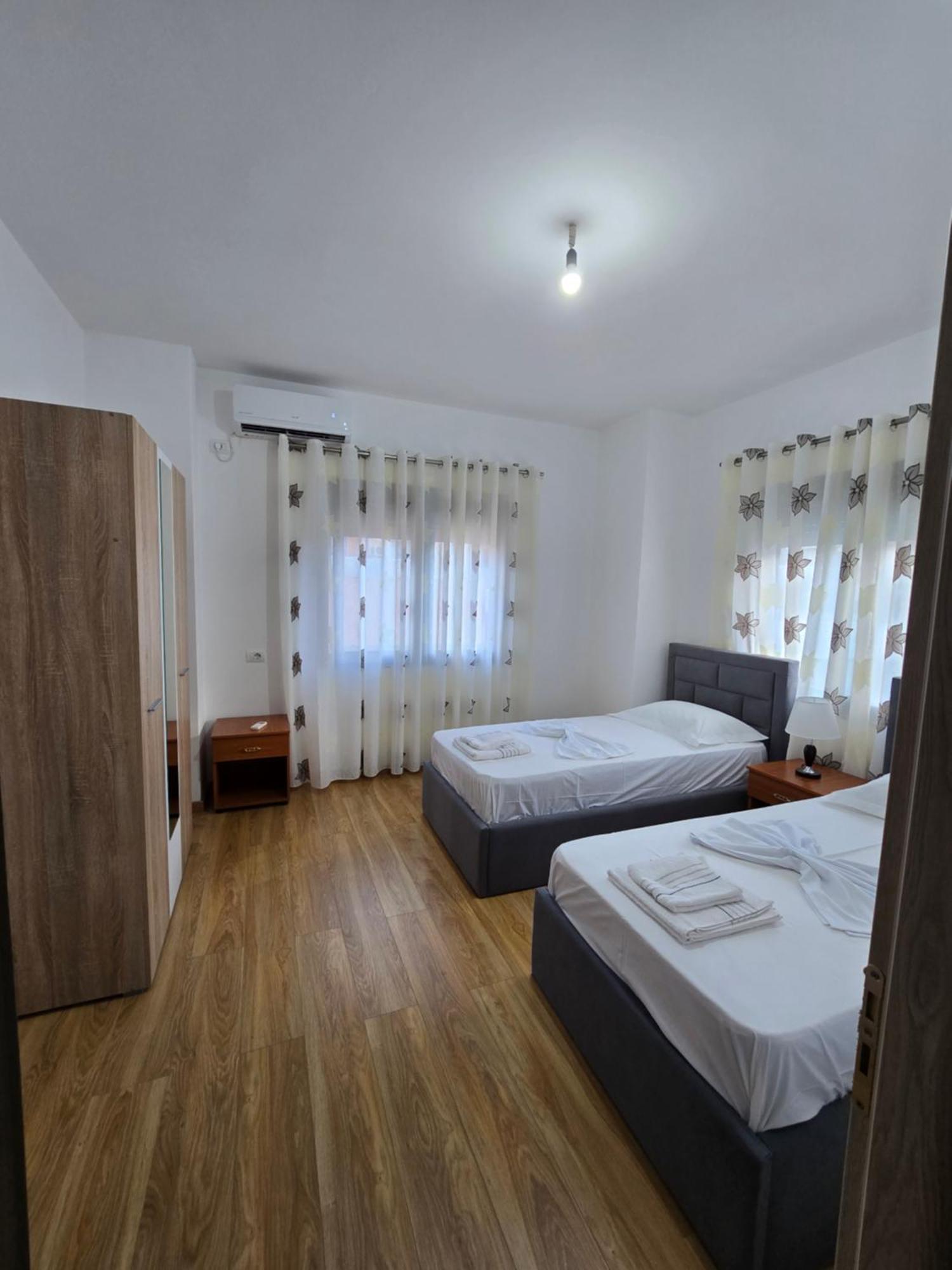 Brana Apartments Sarandë Exteriör bild