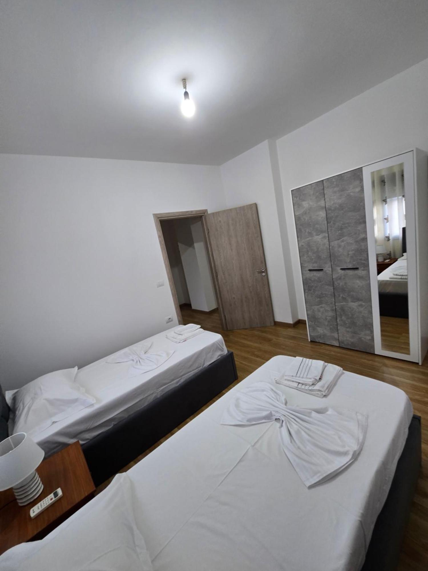 Brana Apartments Sarandë Exteriör bild