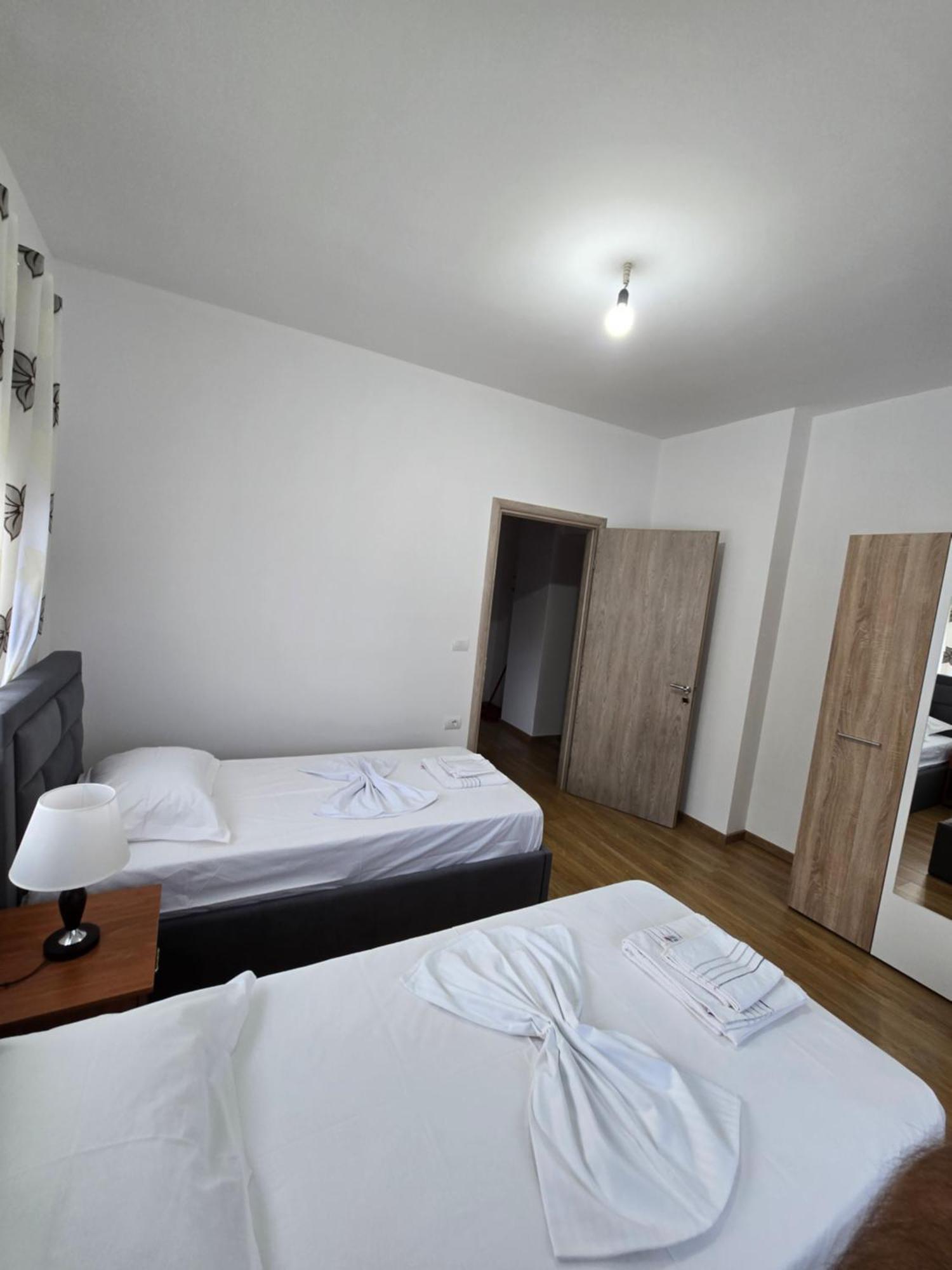 Brana Apartments Sarandë Exteriör bild