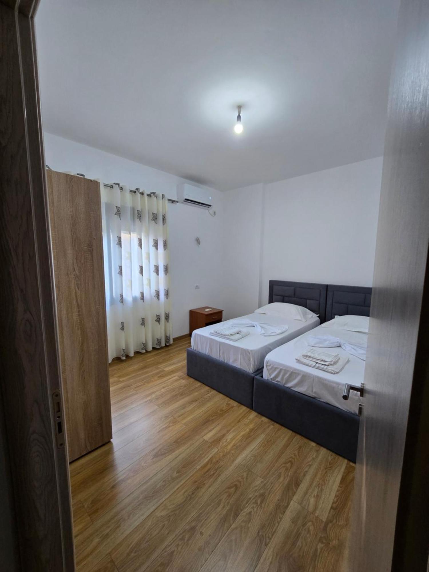 Brana Apartments Sarandë Exteriör bild