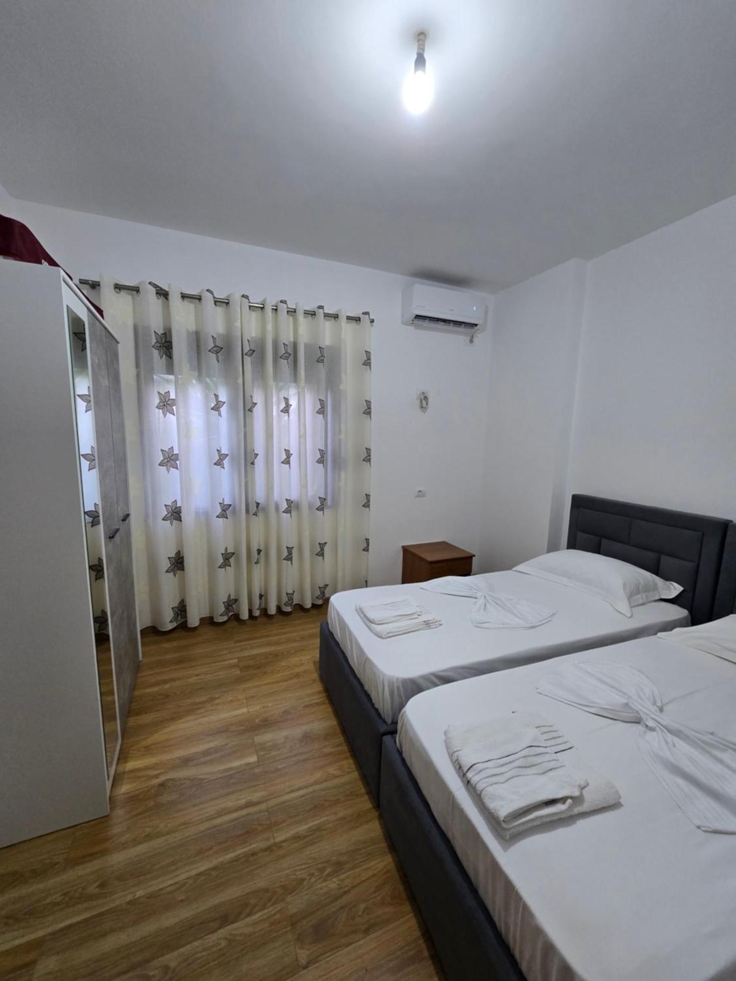 Brana Apartments Sarandë Exteriör bild